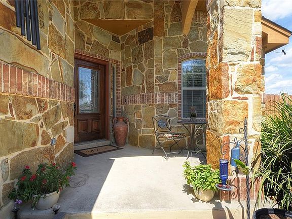 3rd image of 820 Lodge Creek Dr