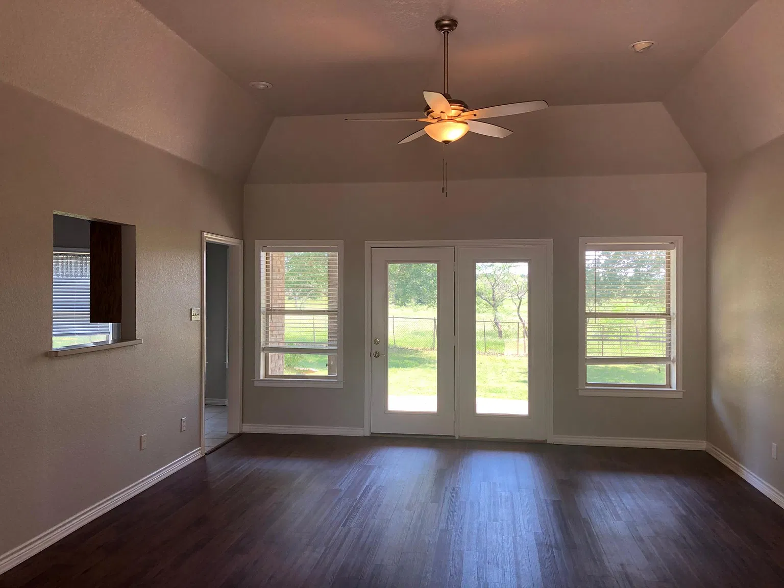 3 bed, 2.5 bath, 1904 sqft, $2,400 — Photo 3