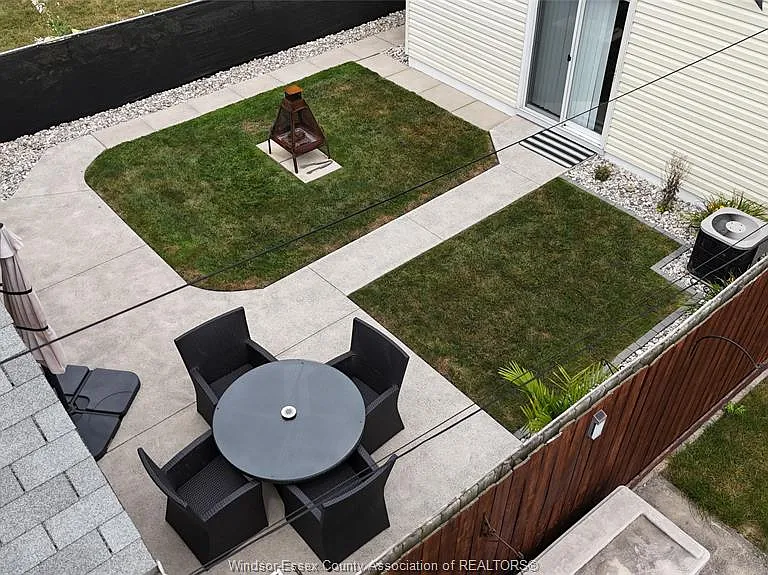 1527 Pierre Ave — Photo 2