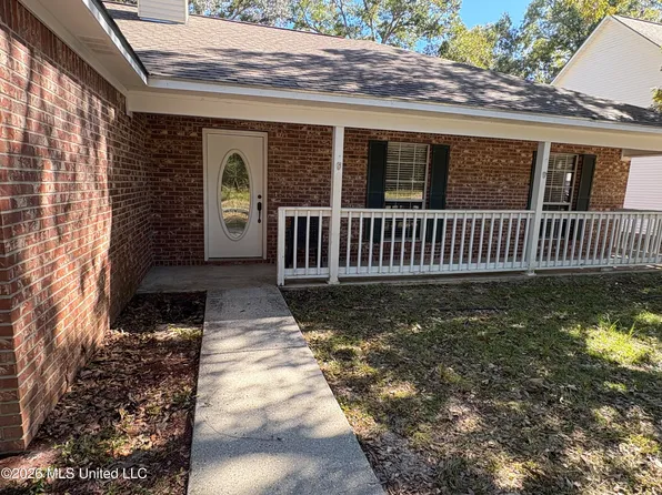 1508 Beach View Dr, Ocean Springs, MS 39564