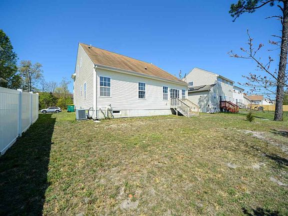4th image of 338 Meadows Dr
