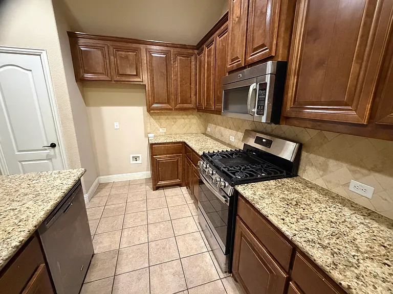 4307 Oak Bluff Rd — Photo 4