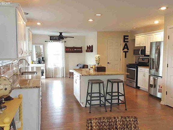 4th image of 341 Pine Valley Ct