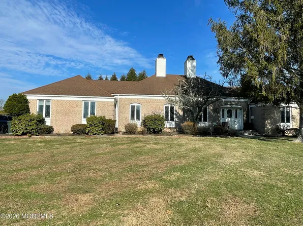 60 Larchwood Ave, Oakhurst, NJ 07755