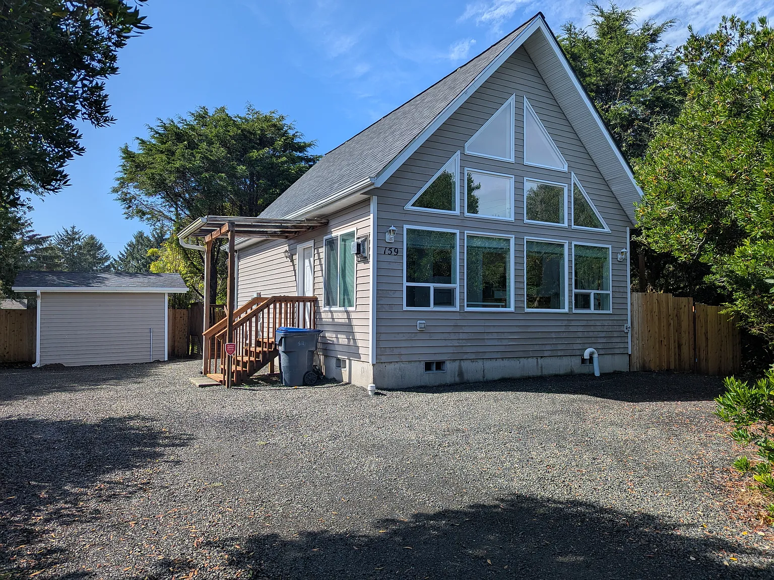 2 bed, 858 sqft, $1,800 — Photo 1