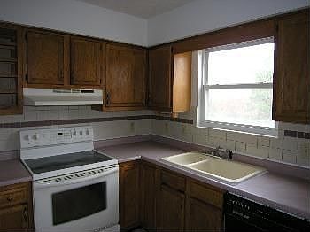 3rd image of 6175 Breckenridge Ln