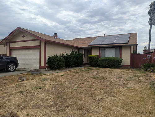 1010 Barrows Dr Photo 1