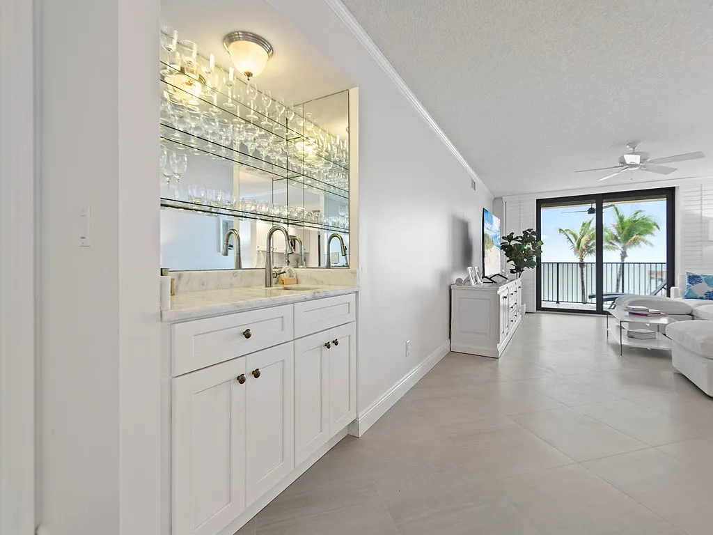 2 bed, 1822 sqft, $9,500 — Photo 3
