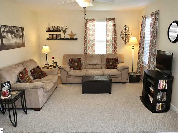 3rd image of 217 Basswood Dr