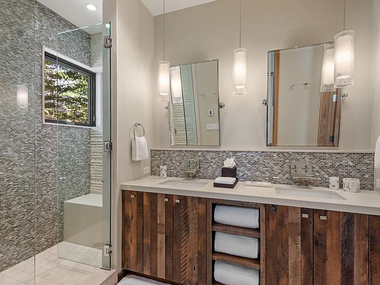 1044 Two Creeks Dr — Photo 24