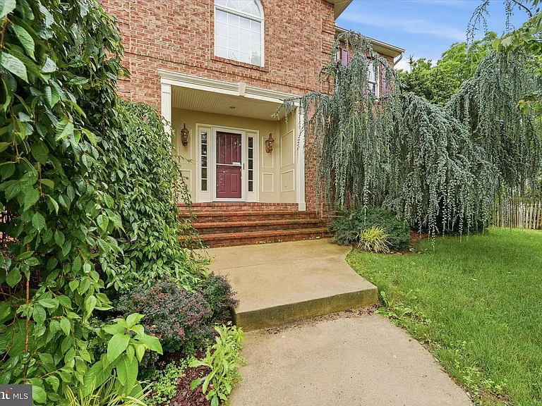 11406 Rolling Green Pl — Photo 2