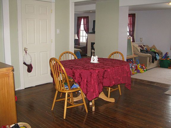 Dining roon, Play  area open floor plan