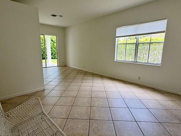 5th image of 522 Live Oak Ln