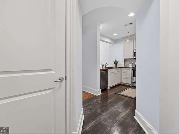 4th image of 2277 Peachtree Rd NE Unit 506