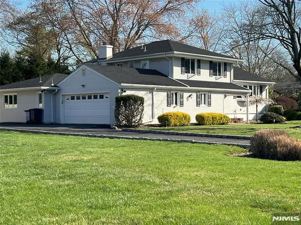 87 Lincoln Ter, Harrington Park, NJ 07640