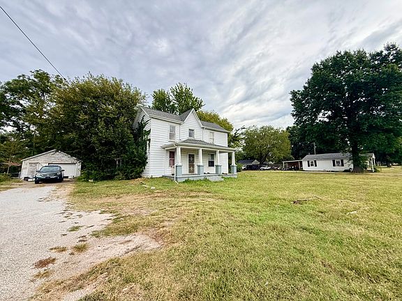 4th image of 2629 E Division Street