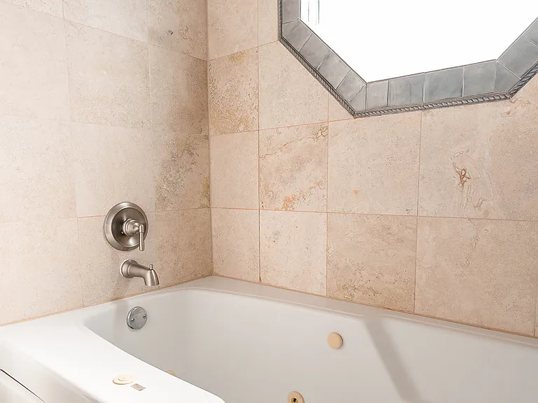 3056 N Paulina St — Photo 10