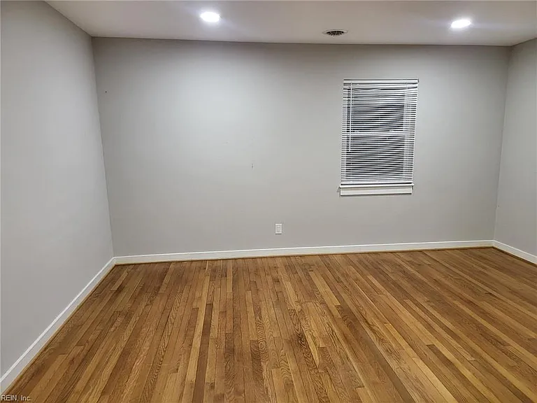 1 Sir Francis Wyatt Pl — Photo 32