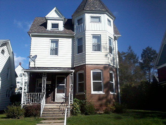 FRONT VIEW OF BUILDING