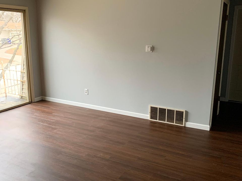 2nd image of 215 Kaydon Dr