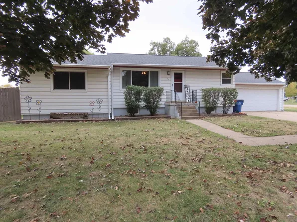 187 N 10th St, David City, NE 68632