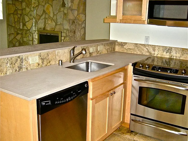 112 Bonita St — Photo 3