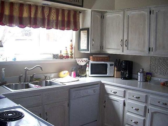 4th image of 369 Martello Dr