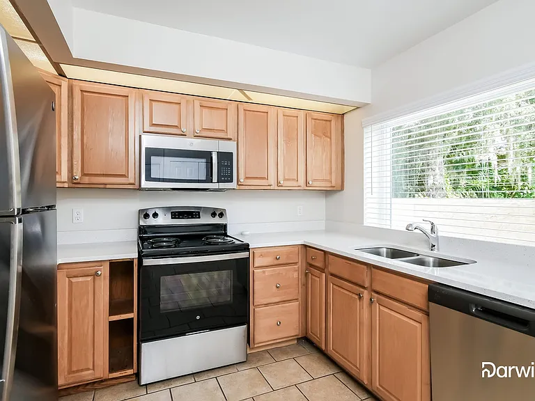 621 Torrey Oaks Ct — Photo 3
