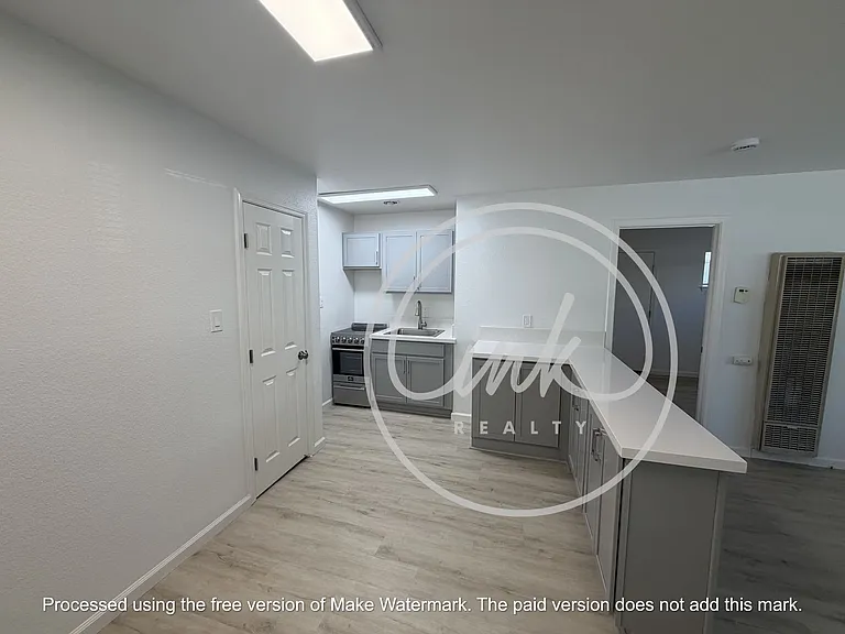415-421 E Long St — Photo 2