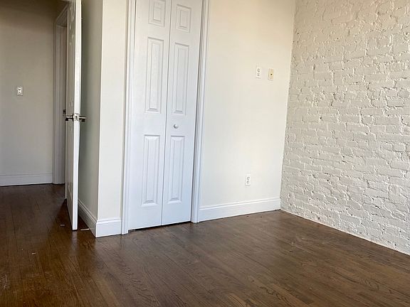5th image of 213 E 4th St #23