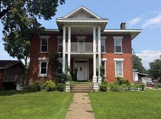 902 W 4th St, Sterling, IL 61081
