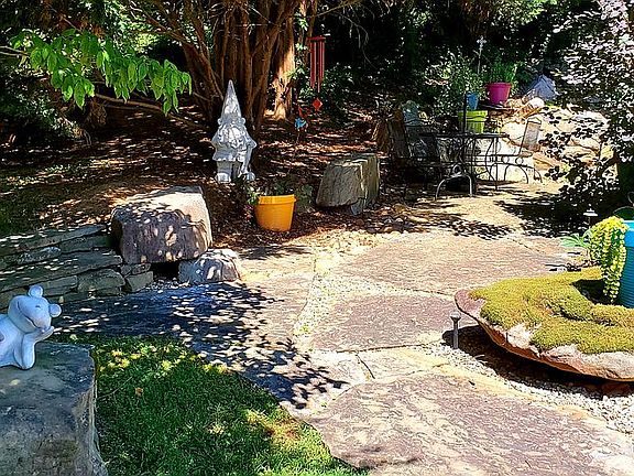 4th image of 1716 Stone Hedge Dr