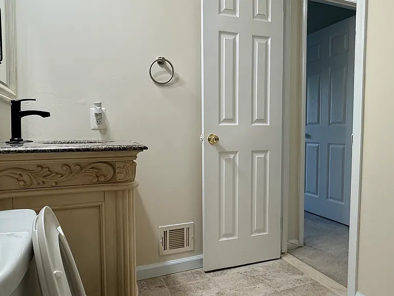2nd Bathroom - Upper Level
