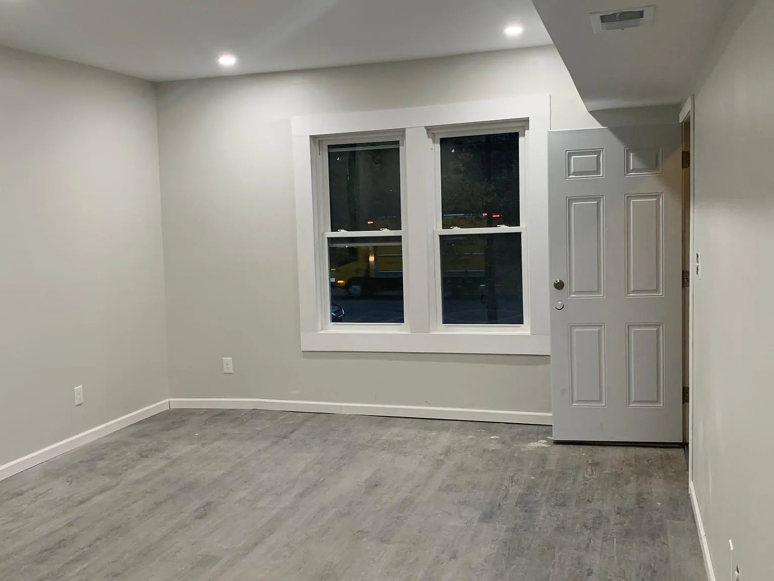 1 bed, 1000 sqft, $1,299 — Photo 2