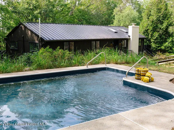 1 Van Buren Drive, Hillsdale, NY 12529