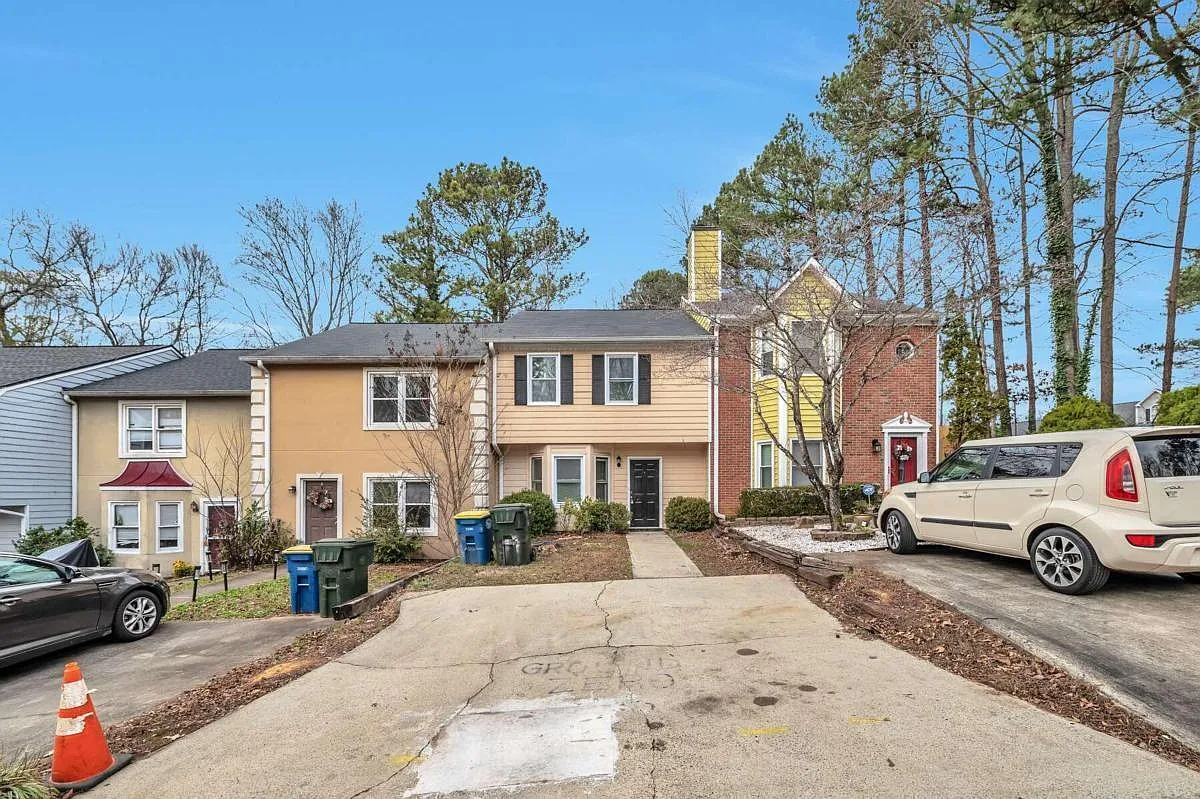 1002 Kennesborough Rd NW photo 1