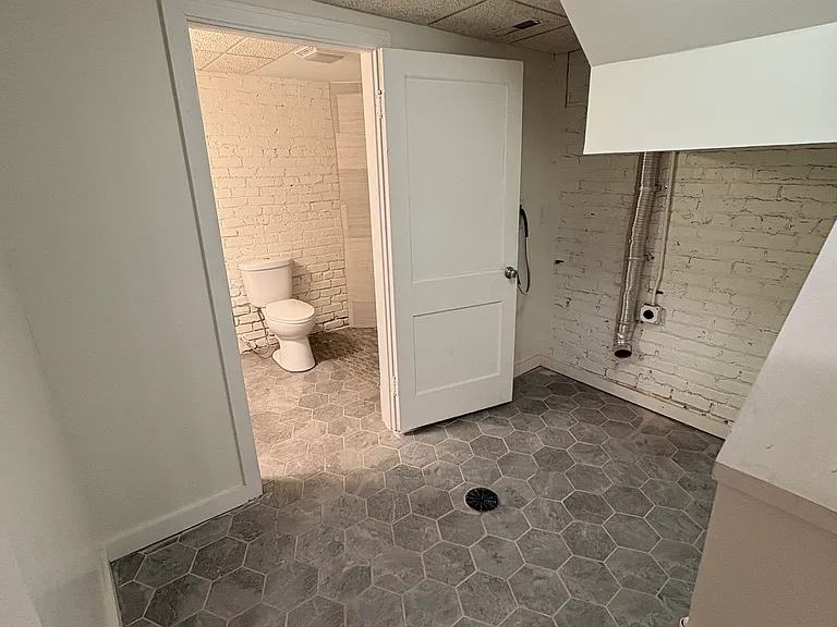 913 Forest Ave — Photo 41
