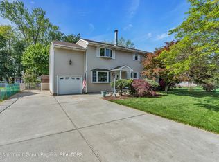 8 Willow Brook Rd, Freehold, NJ 07728