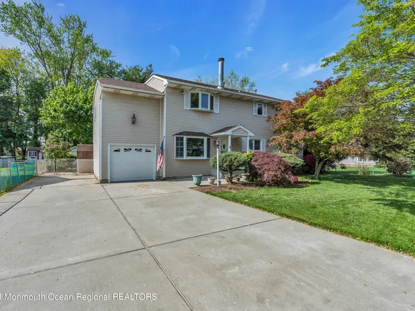 8 Willow Brook Road, Freehold, NJ 07728