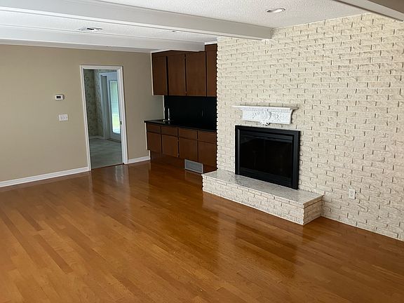 3rd image of 326 Park North Ct