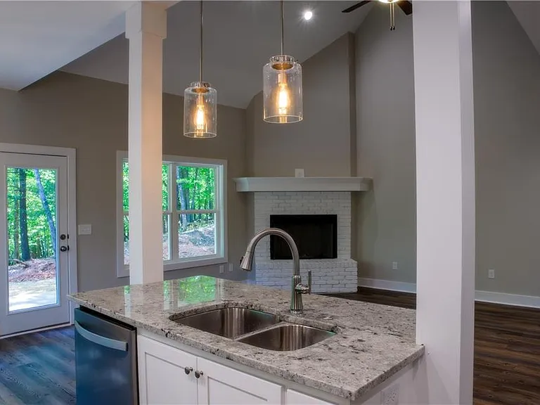 782 Crooked Creek Dr — Photo 4