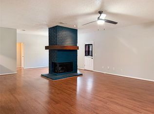 2708 Glendale Dr, Pearland, TX 77584
