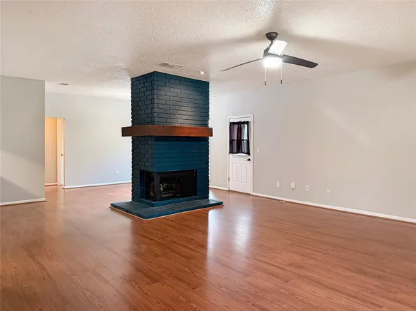 2708 Glendale Dr, Pearland, TX 77584
