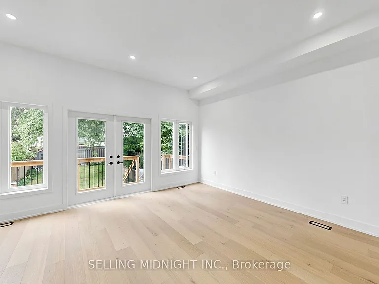 42 Guthrie Ave — Photo 13