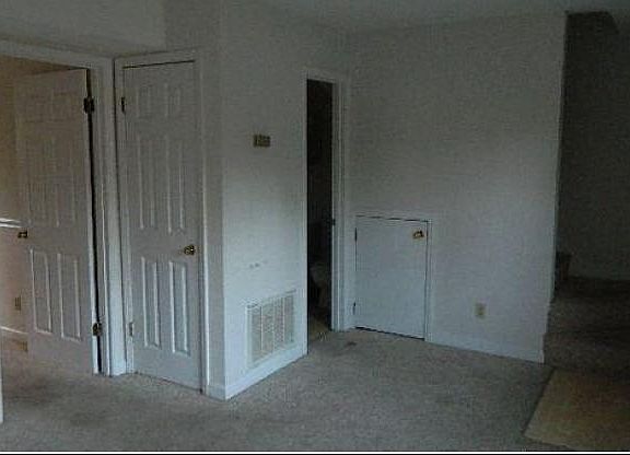 5th image of 132 J Oakmont Dr