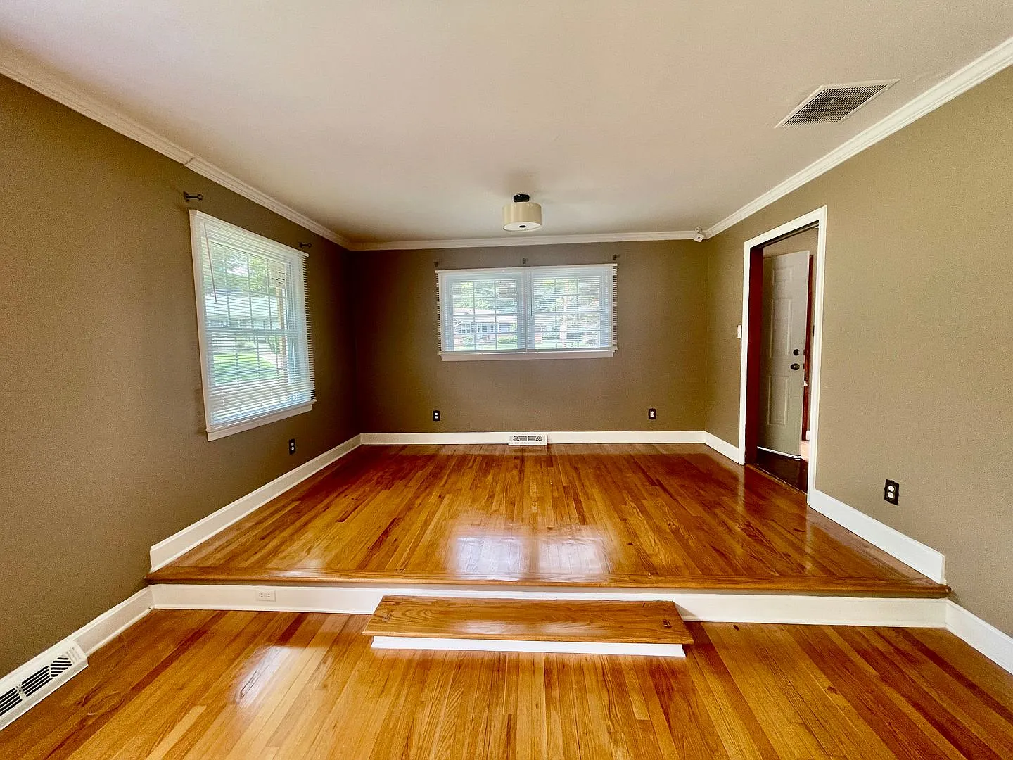This charming 3-bedroom, 1 1/2 -bath home in Dalebrook (Charlotte, NC) — Photo 4