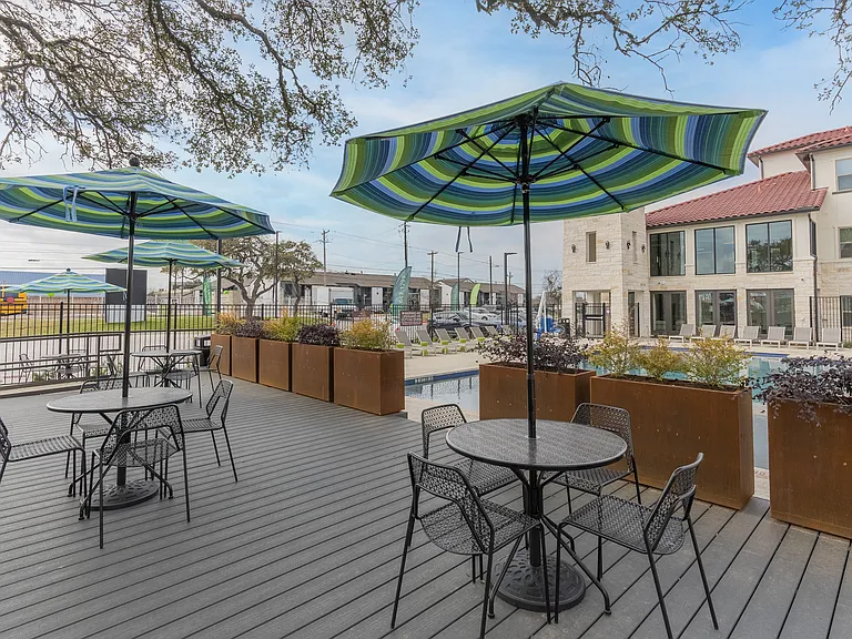 Pool Lounge & Grills