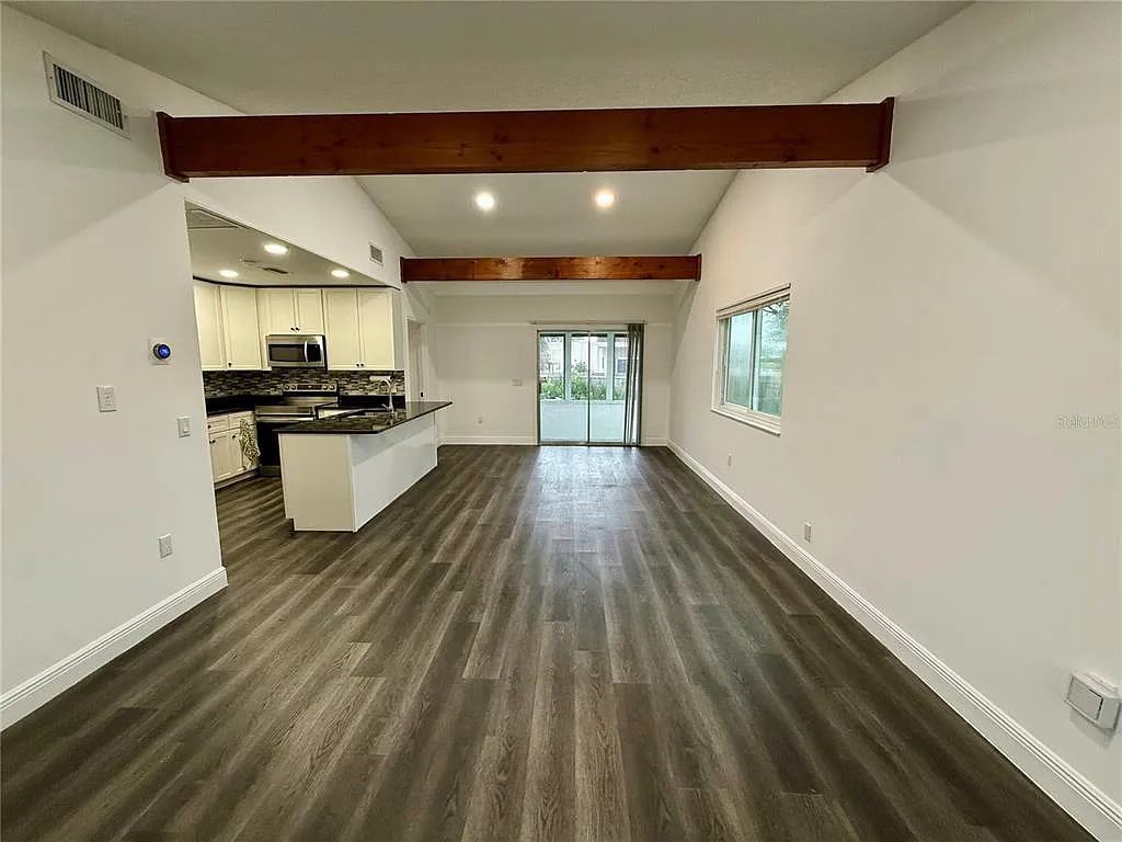 2 bed, 2.0 bath, 958 sqft, $1,700 — Photo 3