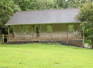 115 W High Acres Dr, Purlear, NC 28665