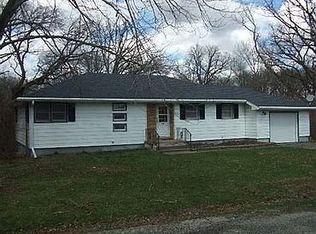 202 Hickory Dr, Roberts, IL 60962